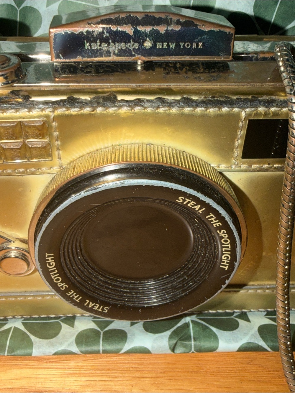 kate spade metallic gold camera-shaped crossbody bag - Picture 5 of 6